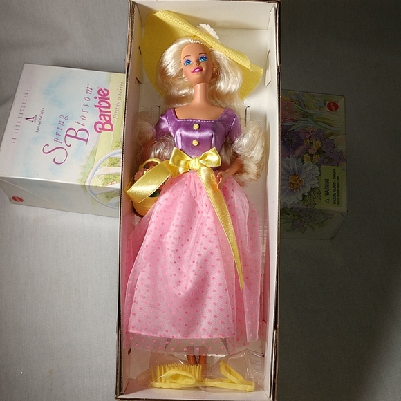 Vintage Avon Barbie 1995 Spring Blossom Barbie Doll - Picture 10 of 11